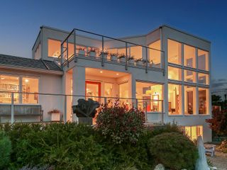 Photo 1: 190 King George Terr in Oak Bay: OB Gonzales House for sale : MLS®# 919438