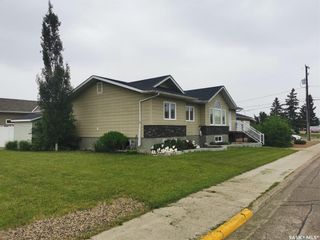 Photo 2: 1125 Queen Street in Melville: Residential for sale : MLS®# SK906320