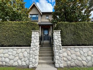 Photo 2: 5336 OAK Street in Vancouver: Cambie Townhouse for sale in "Hamlin Mews" (Vancouver West)  : MLS®# R2880729
