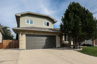 Photo 1: 111 Mayfield Crescent in : Charleswood Single Family Detached  (1G)  : MLS®# 202220311