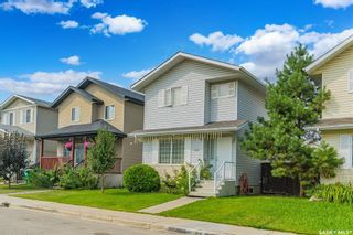 Photo 2: 126 Blakeney Crescent in Saskatoon: Confederation Park Residential for sale : MLS®# SK944888