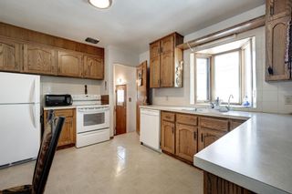 Photo 9: 77 Galway Crescent SW in Calgary: Glamorgan Detached for sale : MLS®# A2008529