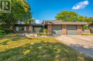 Photo 2: 1 PYRAMID Place in St. Catharines: House for sale : MLS®# 40496678