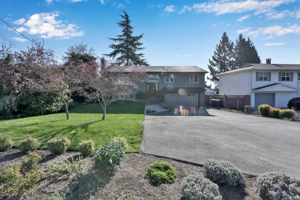 Photo 1: Photos: 1611 EASTERN Drive in Port Coquitlam: Mary Hill House for sale : MLS®# R2574066