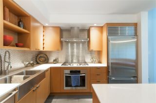Photo 5: 102 1168 RICHARDS Street in Vancouver: Yaletown Townhouse for sale in "PARK LOFTS" (Vancouver West)  : MLS®# R2202304