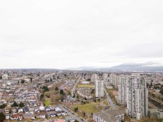 Photo 7: 3106 5665 BOUNDARY Road in Vancouver: Collingwood VE Condo for sale in "Wall Centre Central Park" (Vancouver East)  : MLS®# R2352830