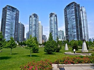 Photo 5: 503 583 BEACH Crescent in Vancouver: Yaletown Condo for sale in "TWO PARK WEST" (Vancouver West)  : MLS®# V1012164
