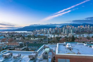 Photo 2: 802 2483 SPRUCE Street in Vancouver: Fairview VW Condo for sale in "Skyline" (Vancouver West)  : MLS®# R2151780