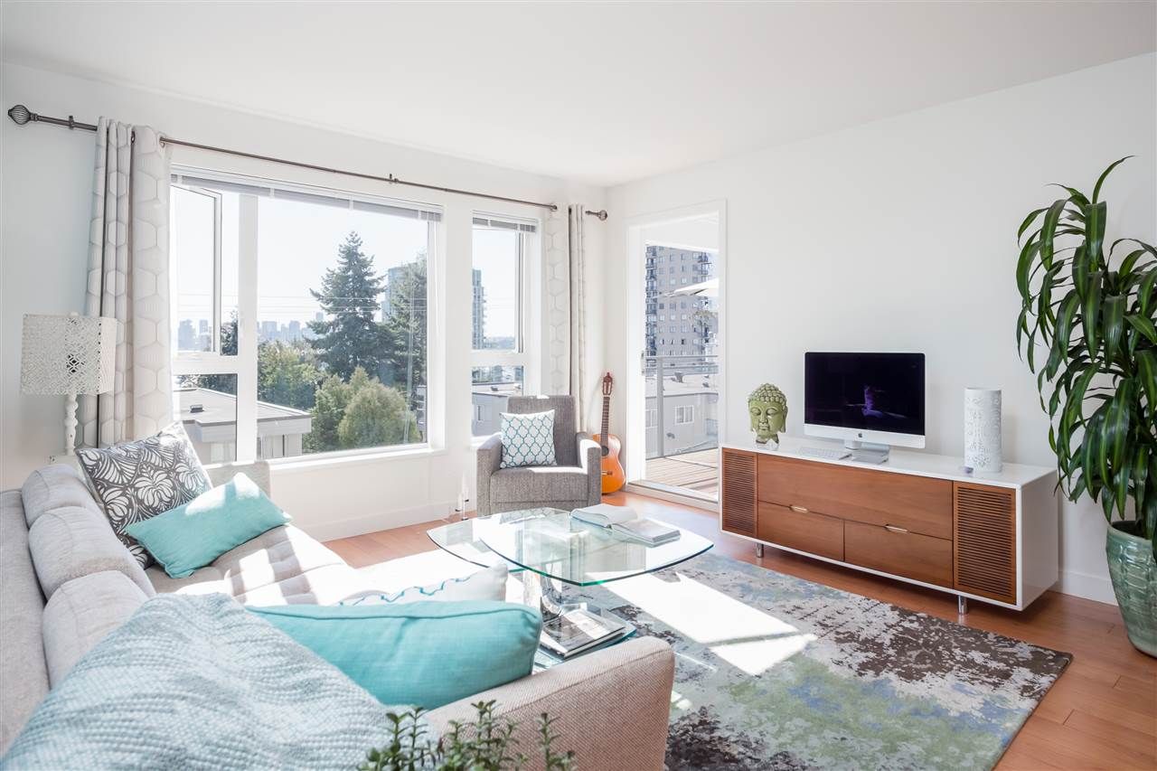 Main Photo: 318 221 E 3RD STREET in North Vancouver: Lower Lonsdale Condo for sale : MLS®# R2206624