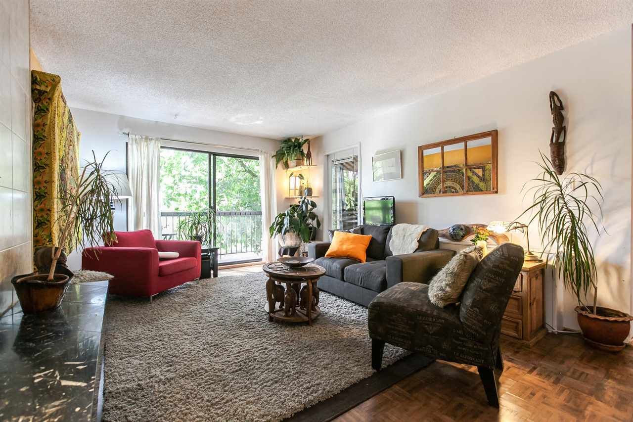 Main Photo: 202 1515 E 5TH Avenue in Vancouver: Grandview VE Condo for sale in "WOODLAND PLACE" (Vancouver East)  : MLS®# R2065383
