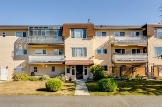Photo 1: 302 2286 Henry Ave in Sidney: Si Sidney North-East Condo for sale : MLS®# 916772