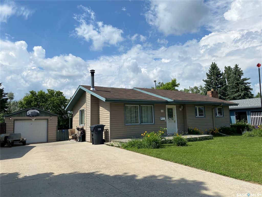 74 Clarewood Crescent in Yorkton: Residential for sale : MLS®# SK932928