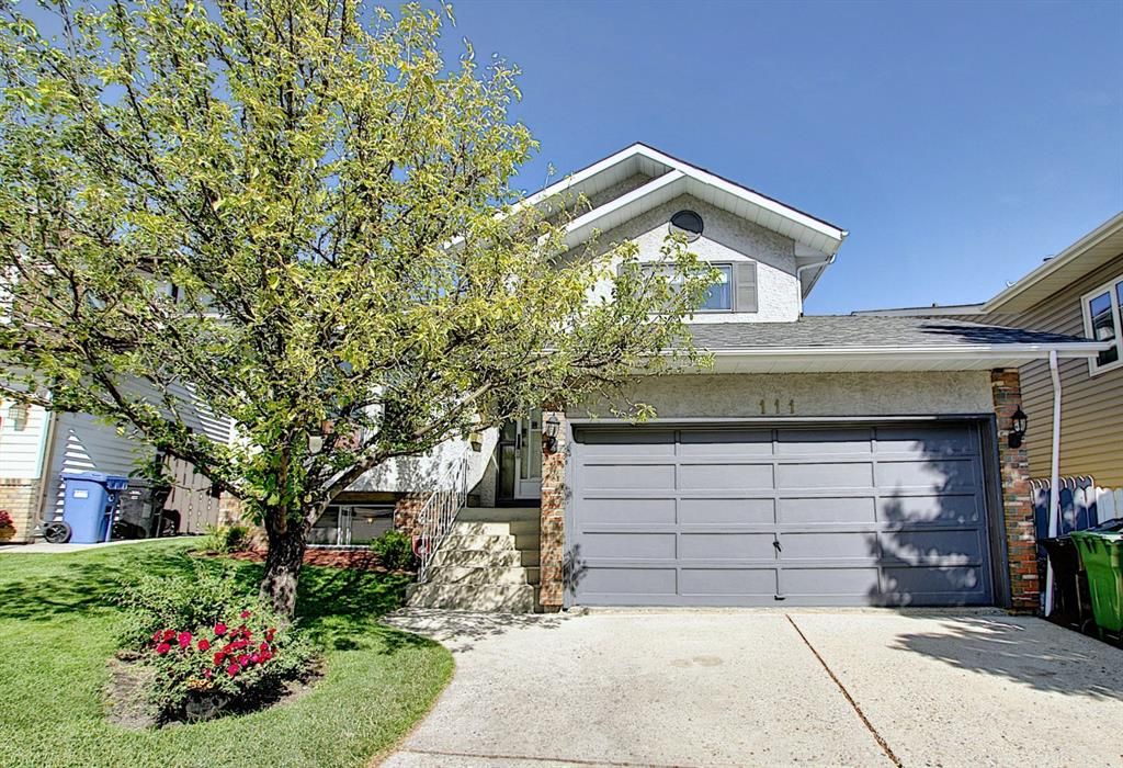 Main Photo: 111 HAWKHILL Court NW in Calgary: Hawkwood Detached for sale : MLS®# A1022397