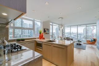Photo 2: 806 1351 CONTINENTAL Street in Vancouver: Downtown VW Condo for sale in "MADDOX" (Vancouver West)  : MLS®# R2147393