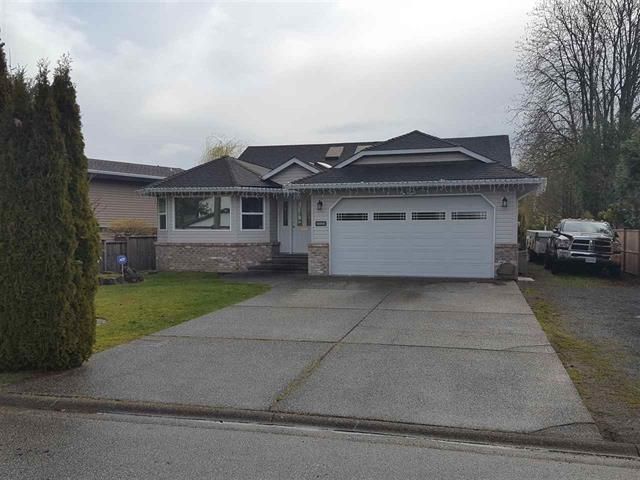 Main Photo: 6066 171A Street in Cloverdale: Cloverdale BC House for sale : MLS®# R2449033