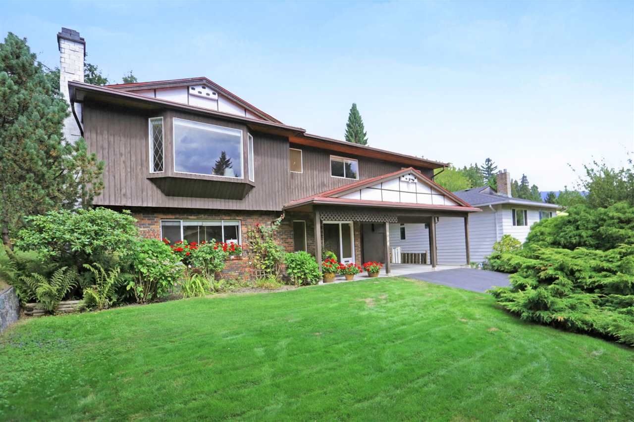 Main Photo: 954 HENDECOURT Road in North Vancouver: Lynn Valley House for sale in "Lynn Valley" : MLS®# R2301976