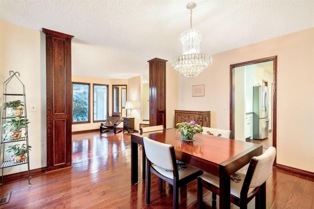 Photo 13: Photos: 217 Signature Way SW in Calgary: Signal Hill Detached for sale : MLS®# A1148692