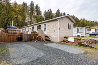 Photo 1: 25 3942 COLUMBIA VALLEY Road in Chilliwack: Cultus Lake Manufactured Home for sale in "Cultus Lake Village" : MLS®# R2680669