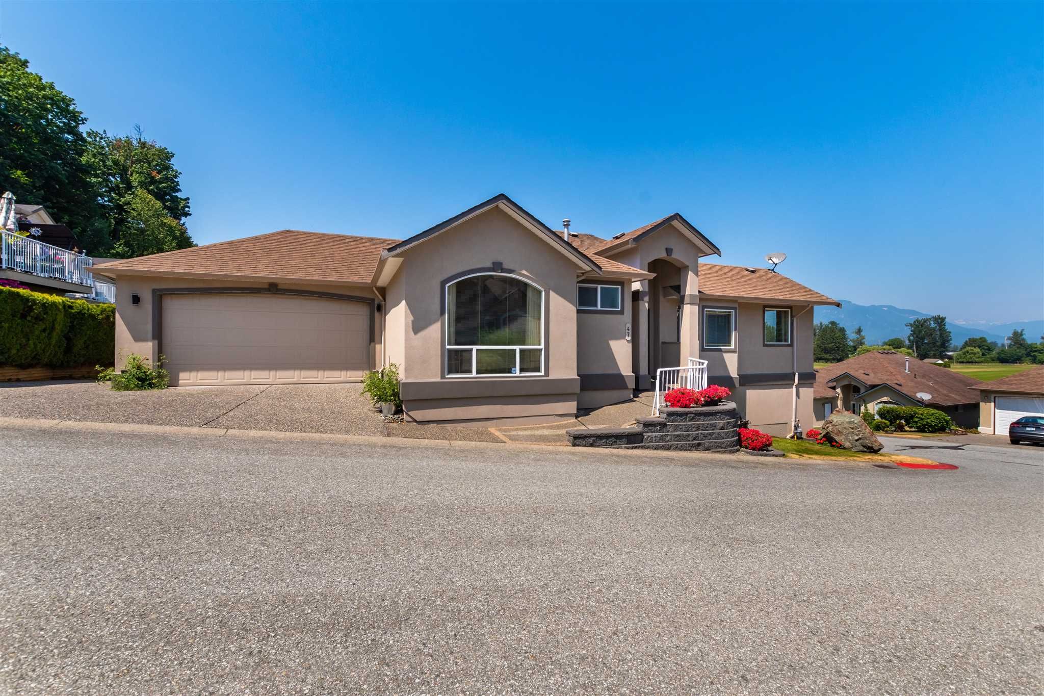 Main Photo: 47 47470 CHARTWELL Drive in Chilliwack: Little Mountain House for sale in "GRANDVIEW ESTATES" : MLS®# R2599834