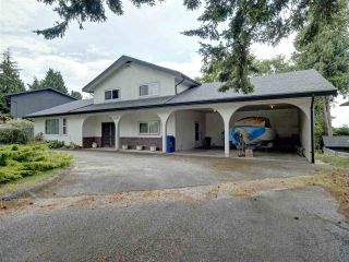 Photo 3: 6447 SAMRON Road in Sechelt: Sechelt District House for sale (Sunshine Coast)  : MLS®# R2473484