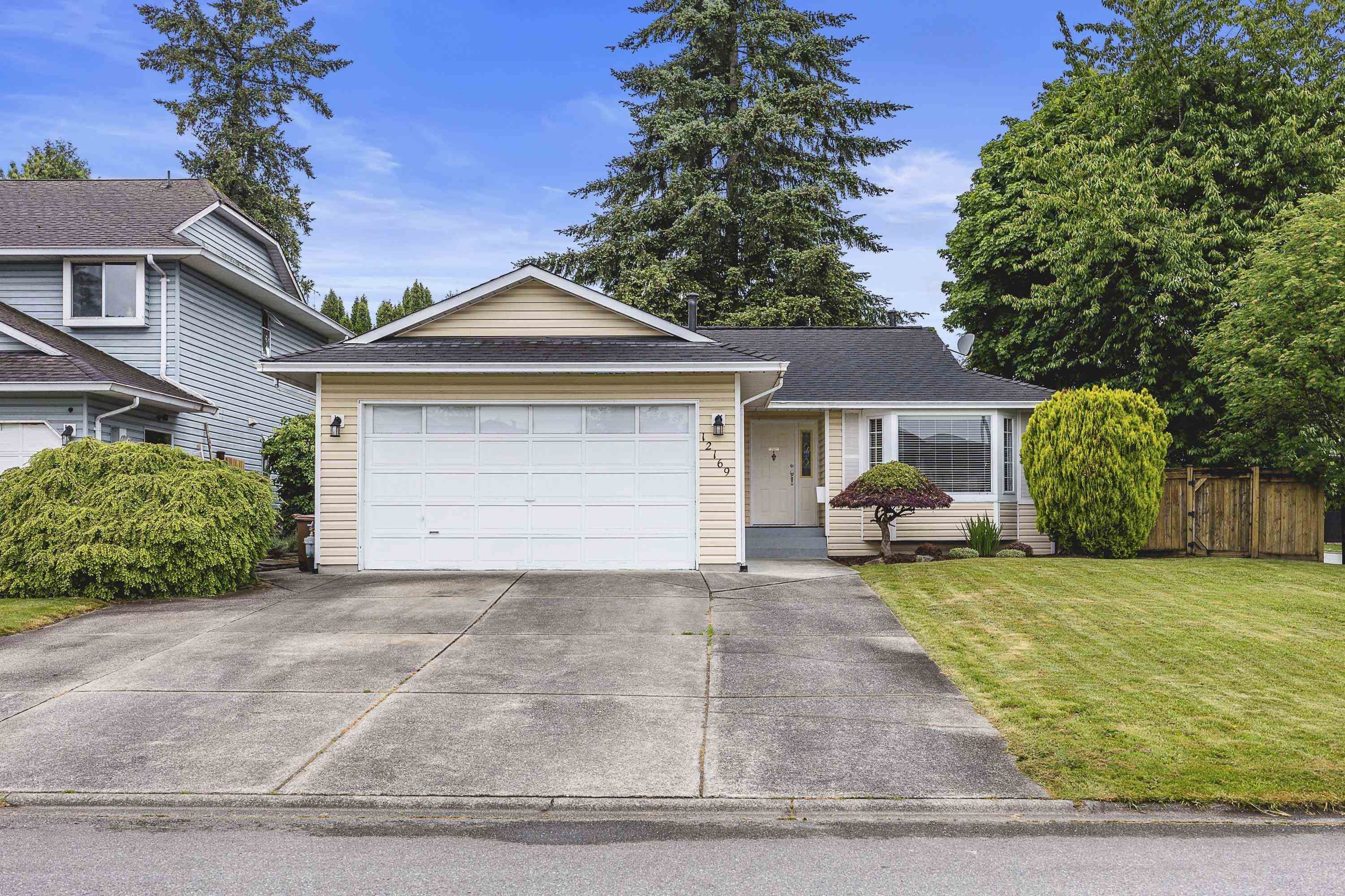 Main Photo: 12169 CHERRYWOOD Drive in Maple Ridge: East Central House for sale in "BLOSSOM PARK" : MLS®# R2780791