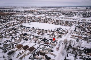Photo 35: 123 Horrox Bay in Winnipeg: Riverbend Residential for sale (4E)  : MLS®# 202226208