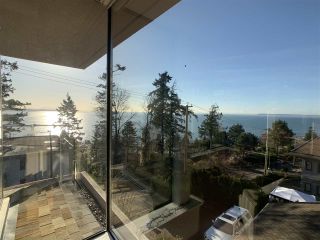 Photo 12: 1219 MARTIN Street: White Rock Condo for sale in "Seaview Residences" (South Surrey White Rock)  : MLS®# R2520466