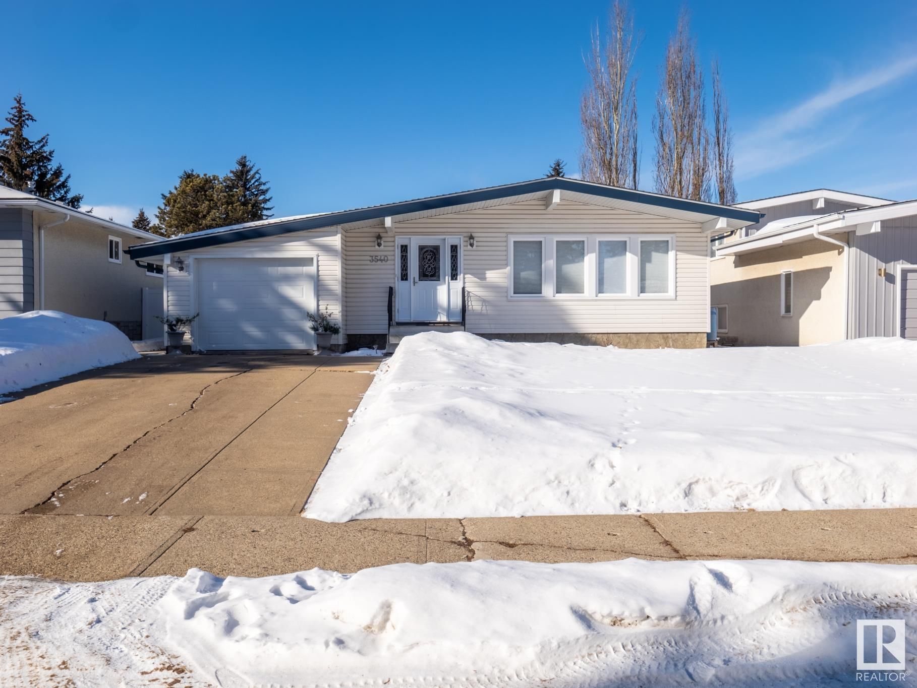 Main Photo: 3540 106A Street in Edmonton: Zone 16 House for sale : MLS®# E4329354