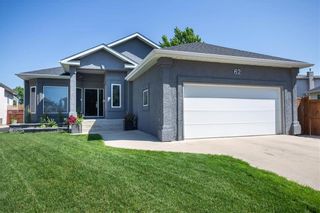 Photo 1: 62 Orchard Hill Drive in Winnipeg: Royalwood Residential for sale (2J)  : MLS®# 202121739