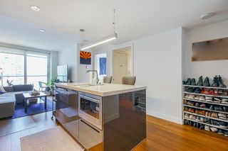 Photo 2: 2515 777 RICHARDS Street in Vancouver: Downtown VW Condo for sale in "TELUS GARDEN" (Vancouver West)  : MLS®# R2640959