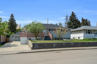 Photo 1: 5027 1 Street NW in Calgary: Thorncliffe Detached for sale : MLS®# A2050252