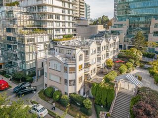 Photo 4: 208 788 W 8TH Avenue in Vancouver: Fairview VW Townhouse for sale in "LA FORTUNA" (Vancouver West)  : MLS®# R2819731