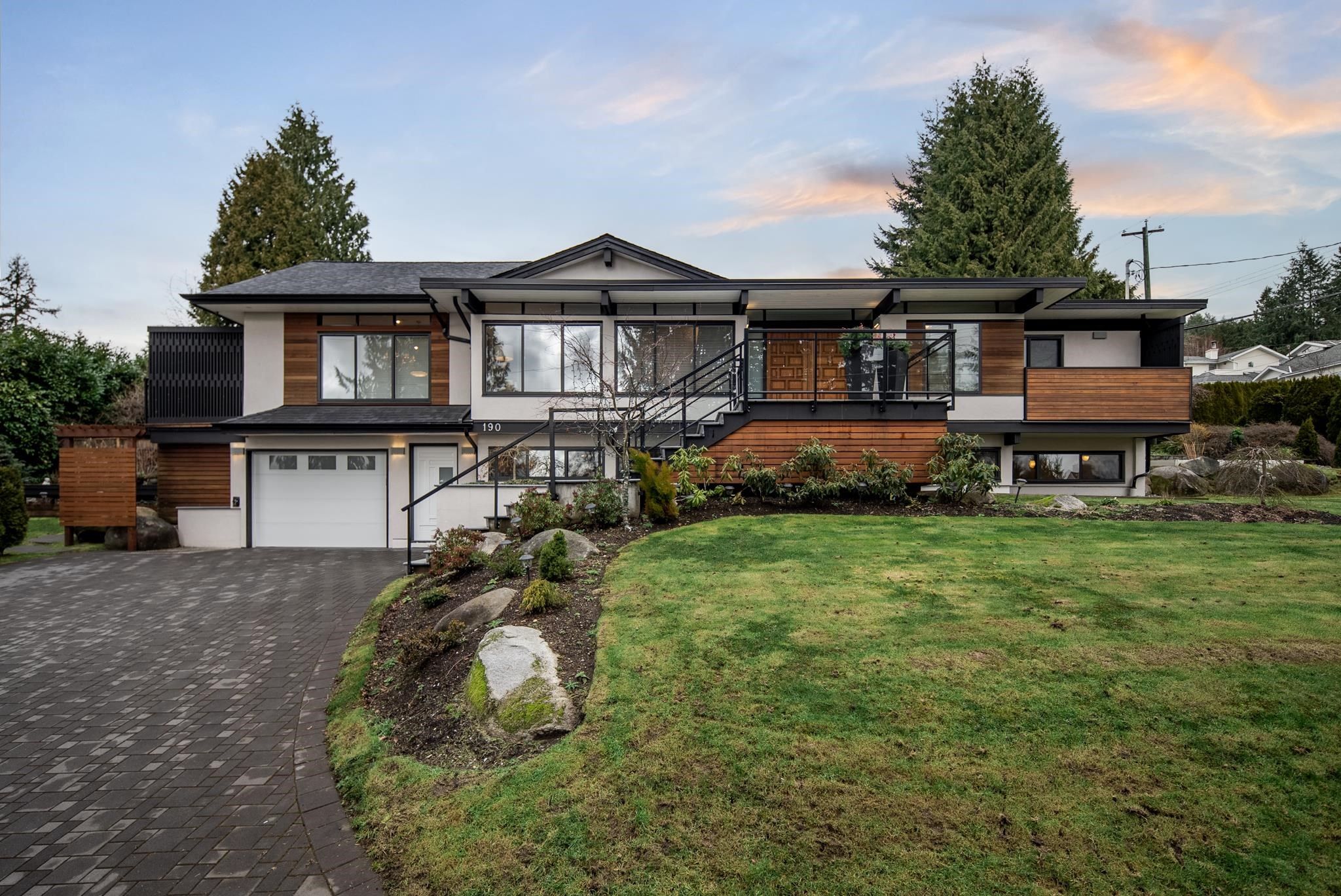 Main Photo: 190 E BRAEMAR Road in North Vancouver: Upper Lonsdale House for sale : MLS®# R2753287