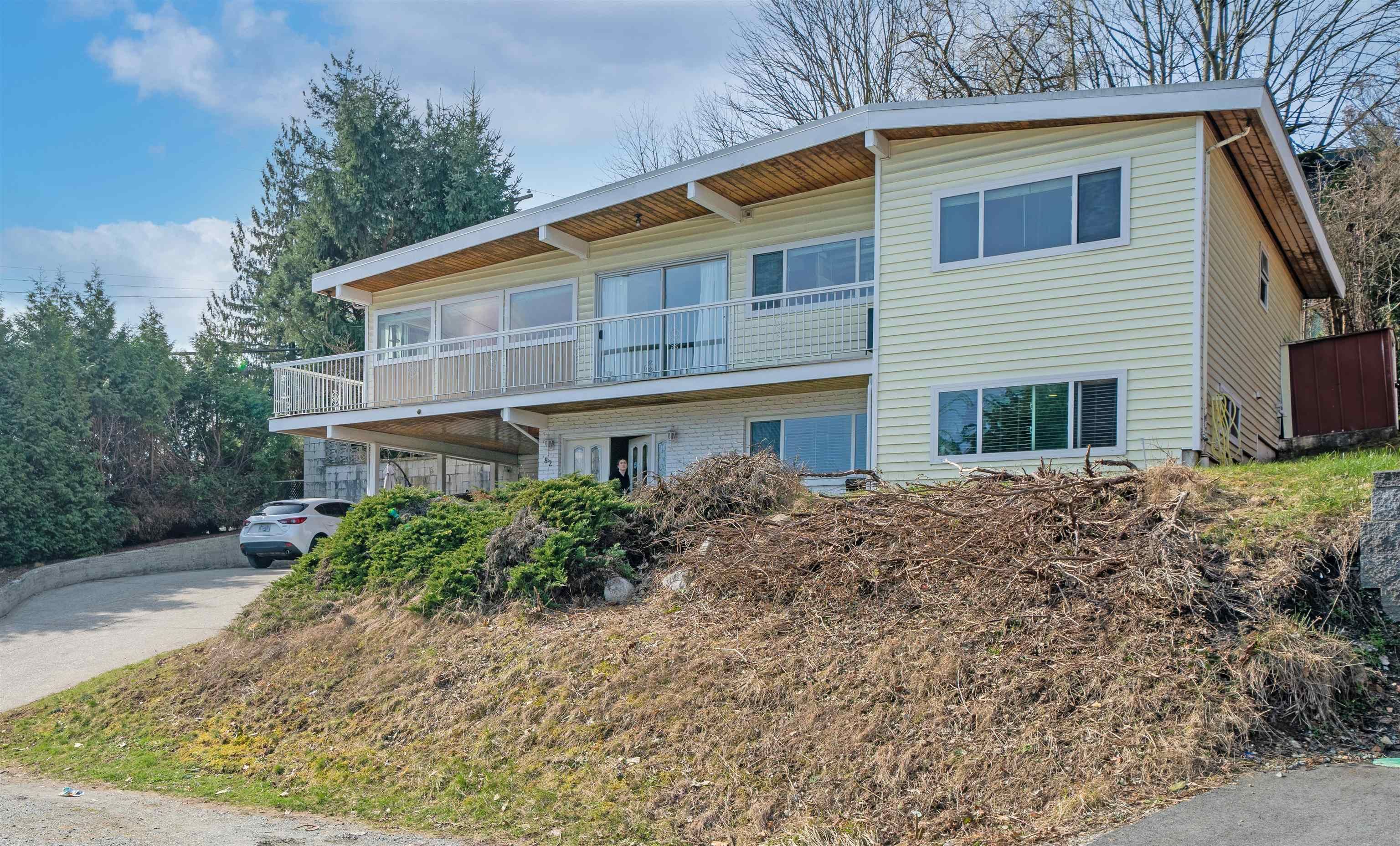 Main Photo: 82 WARRICK Street in Coquitlam: Cape Horn House for sale : MLS®# R2855707