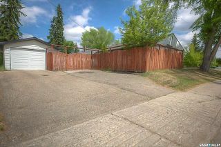 Photo 2: 208 Wilson Crescent in Saskatoon: Avalon Residential for sale : MLS®# SK965886