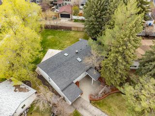 Photo 2: 1032 Heritage Drive SW in Calgary: Chinook Park Detached for sale : MLS®# A1212412