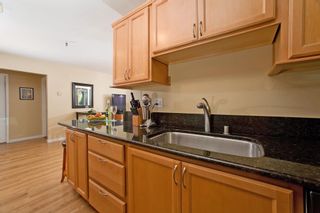 Photo 5: PACIFIC BEACH Condo for sale : 2 bedrooms : 4730 Noyes St #411 in San Diego
