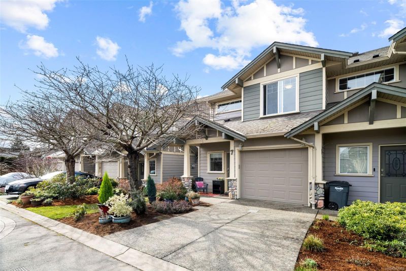 FEATURED LISTING: 7 - 3338 Whittier Ave Saanich