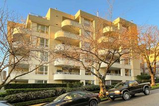 Photo 21: 402 1406 HARWOOD Street in Vancouver: West End VW Condo for sale in "JULIA COURT" (Vancouver West)  : MLS®# R2527458