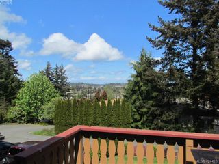 Photo 3: 28 70 Cooper Rd in VICTORIA: VR Glentana Manufactured Home for sale (View Royal)  : MLS®# 838209