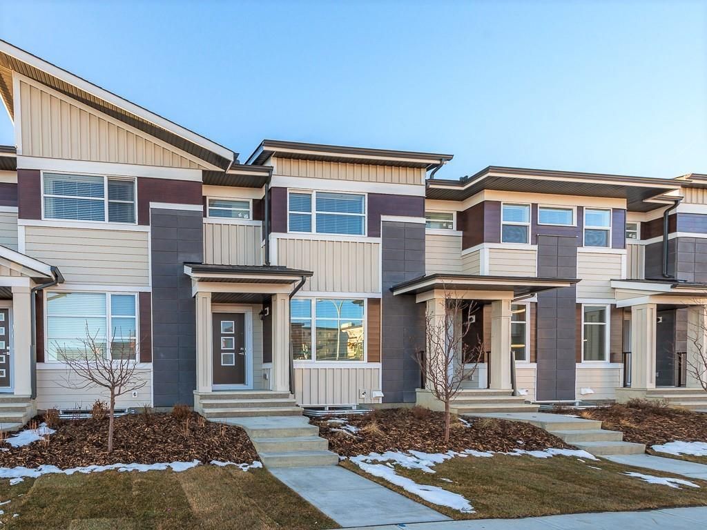 Main Photo: 154 SKYVIEW Circle NE in Calgary: Skyview Ranch Row/Townhouse for sale : MLS®# C4275993