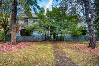Photo 3: 3356 MARQUETTE Crescent in Vancouver: Champlain Heights Townhouse for sale in "CHAMPLAIN RIDGE" (Vancouver East)  : MLS®# R2735762