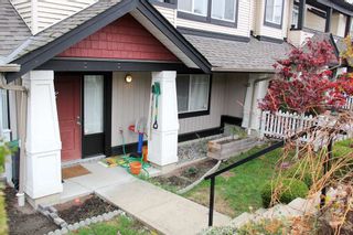 Photo 2: 29 7168 179 Street in Surrey: Cloverdale BC Townhouse for sale in "OVATION" (Cloverdale)  : MLS®# R2219873