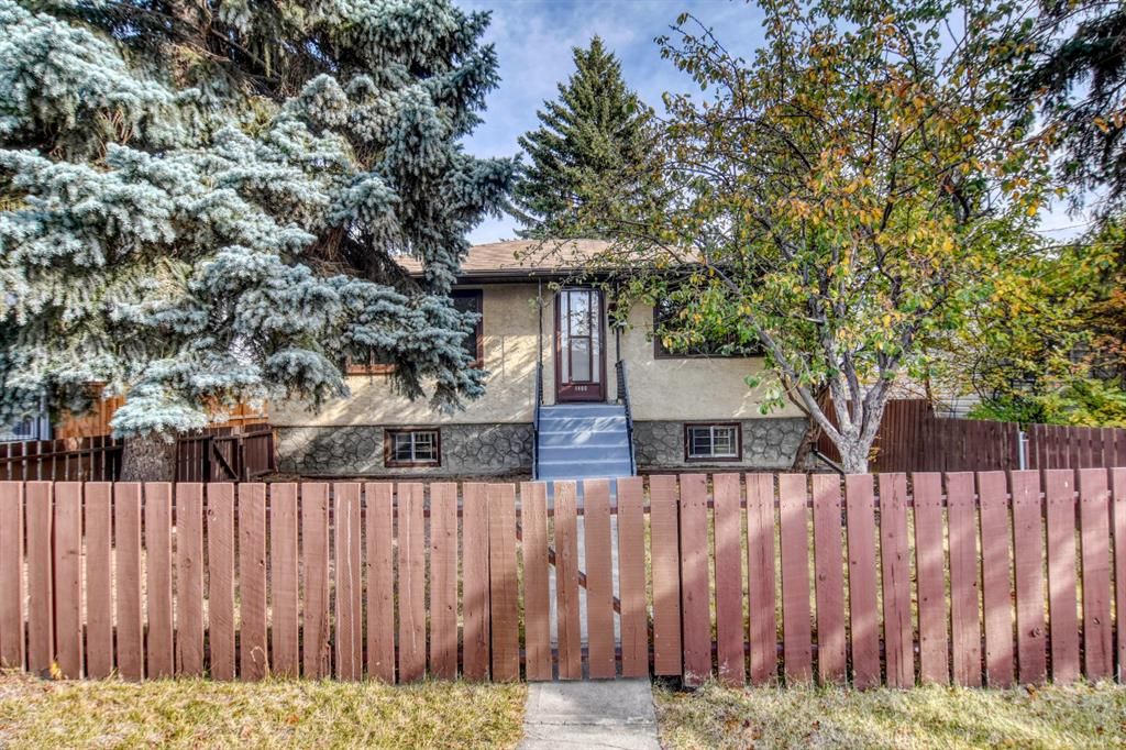 Photo 2: Photos: 1408 43 Street SW in Calgary: Rosscarrock Detached for sale : MLS®# A1042687