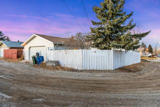 Photo 3: 403 Forest Way SE in Calgary: Forest Heights Detached for sale : MLS®# A1165345