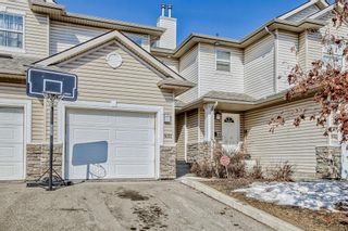 Photo 3: 5027 Applevillage Court SE in Calgary: Applewood Park Row/Townhouse for sale : MLS®# A2036022