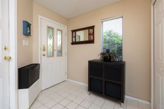 Photo 3: 8 11952 64 Avenue in Delta: Sunshine Hills Woods Townhouse for sale in "Sunwood Place" (N. Delta)  : MLS®# R2461932