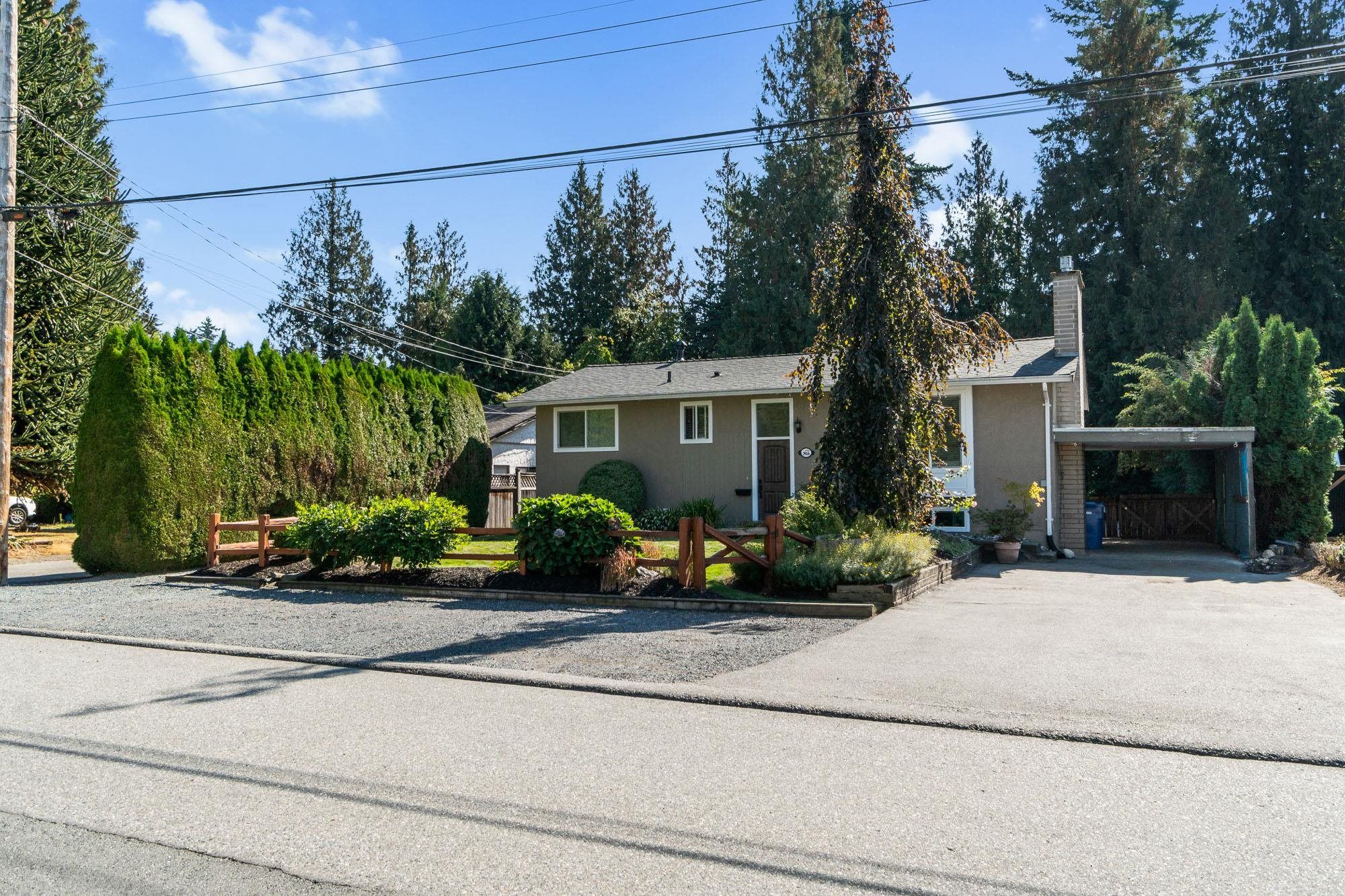 Main Photo: 34538 KENT Avenue in Abbotsford: Abbotsford East House for sale : MLS®# R2818489