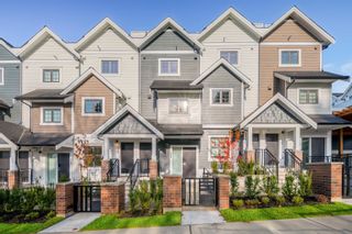 Photo 1: 135 678 FAIRVIEW Street in Coquitlam: Coquitlam West Townhouse for sale in "Avana" : MLS®# R2833478