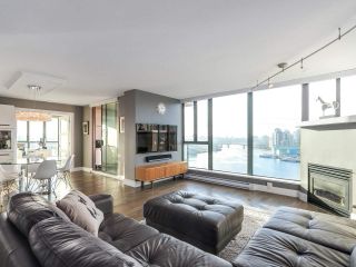 Photo 2: 1506 1088 QUEBEC Street in Vancouver: Mount Pleasant VE Condo for sale (Vancouver East)  : MLS®# R2231887